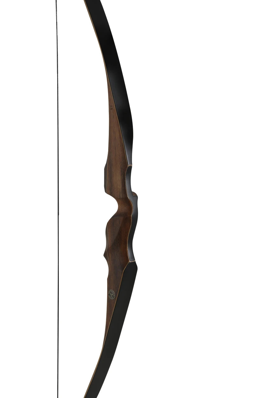 Old Mountain Archery Pocono recurve bow - grip and arrow shelf detail
